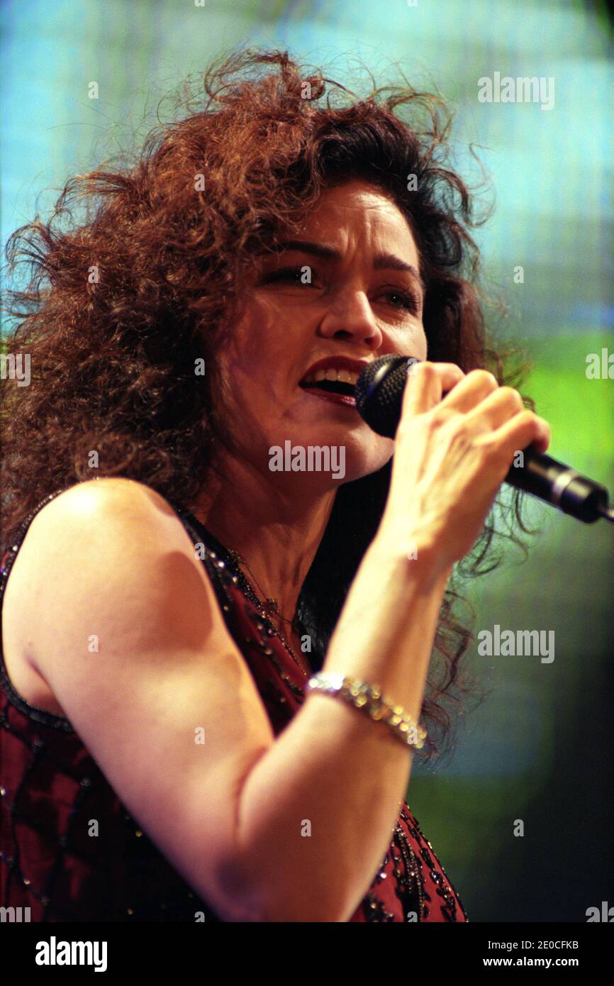 Alannah Myles auf der Bühne beim Big Twix Mix Concert in der Birmingham NEC Arena, Birmingham, Großbritannien. Dezember 1995. Stockfoto