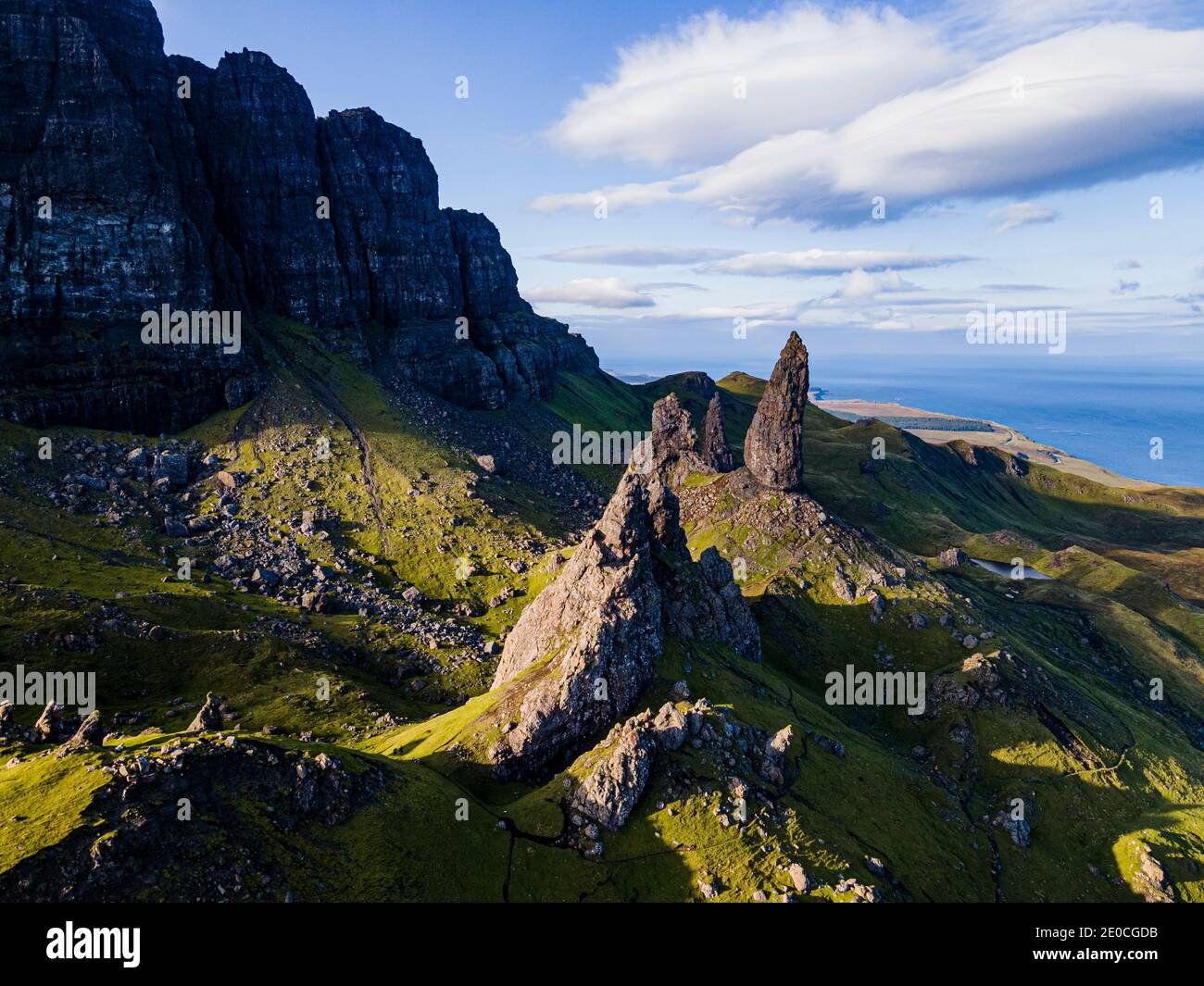 Luftaufnahme der Storr-Spitze, Isle of Skye, Innere Hebriden, Schottland, Vereinigtes Königreich, Europa Stockfoto