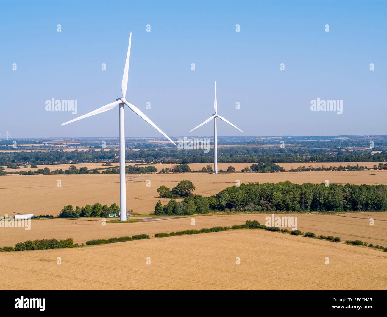 Drohnenansicht der Cotton Farm Wind Farm, Cambridgeshire, England, Großbritannien, Europa Stockfoto