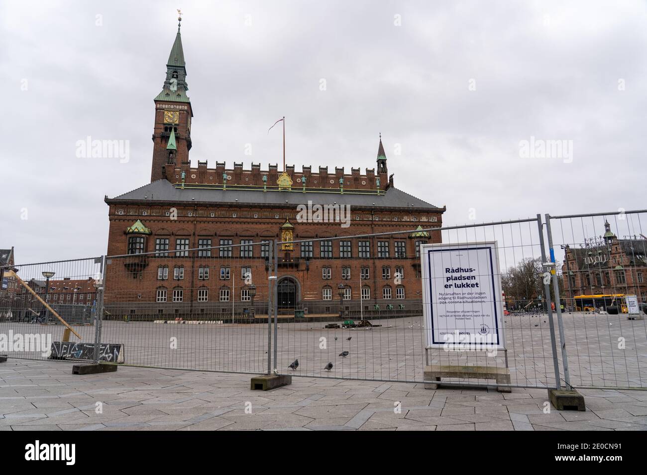 Gesperrter Rathausplatz aufgrund von Covid 19 in Kopenhagen, Dänemark Stockfoto
