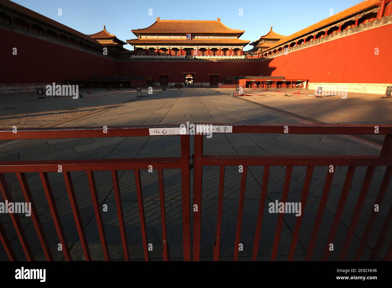 Peking, China. Dezember 2020. Eine normalerweise geschäftige Verbotene Stadt, eine der meistbesuchten Touristenattraktionen Chinas, ist am Donnerstag, den 31. Dezember 2020, in Peking geschlossen. Viele von Chinas beliebten Touristenplätzen sind entweder für die Öffentlichkeit gesperrt oder haben aufgrund der anhaltenden Bedrohung durch Covid-19 nur eingeschränkten Zugang. Foto von Stephen Shaver/UPI Kredit: UPI/Alamy Live Nachrichten Stockfoto