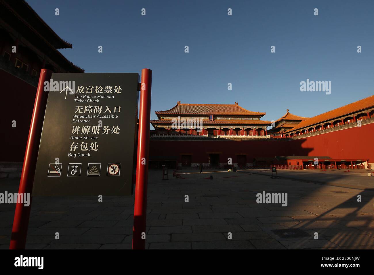 Peking, China. Dezember 2020. Eine normalerweise geschäftige Verbotene Stadt, eine der meistbesuchten Touristenattraktionen Chinas, ist am Donnerstag, den 31. Dezember 2020, in Peking geschlossen. Viele von Chinas beliebten Touristenplätzen sind entweder für die Öffentlichkeit gesperrt oder haben aufgrund der anhaltenden Bedrohung durch Covid-19 nur eingeschränkten Zugang. Foto von Stephen Shaver/UPI Kredit: UPI/Alamy Live Nachrichten Stockfoto