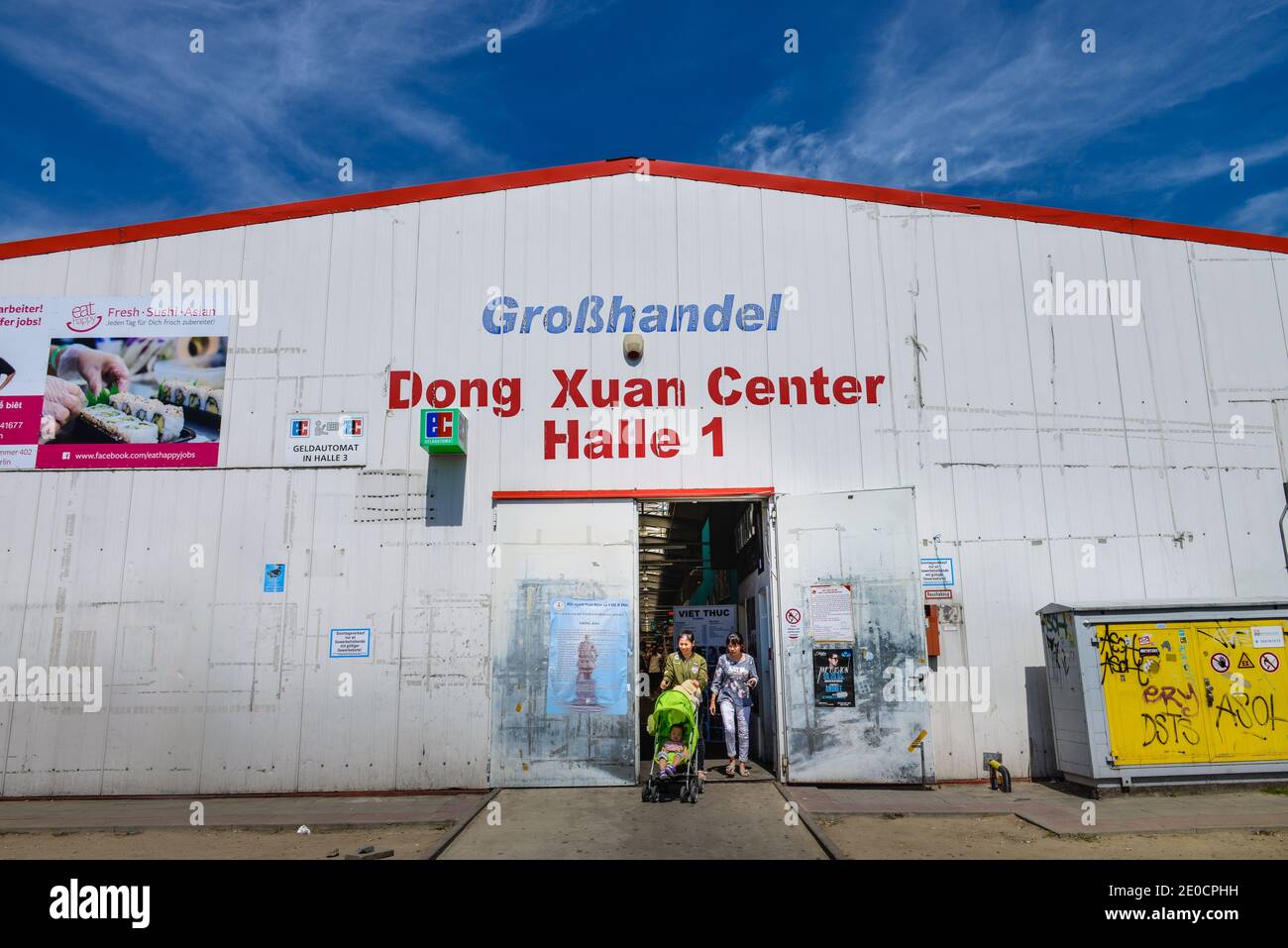 Halle 1, Dong Xuan Center, Herzbergstrasse, Lichtenberg, Berlin, Deutschland Stockfotografie - Alamy