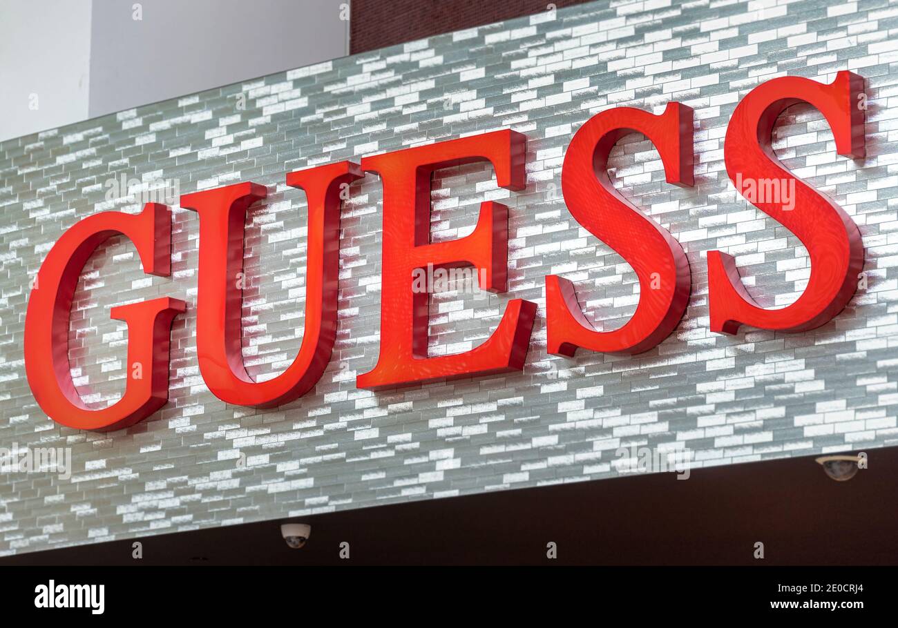 Guess-Zeichen in einem Geschäft, Toronto, Kanada Stockfoto