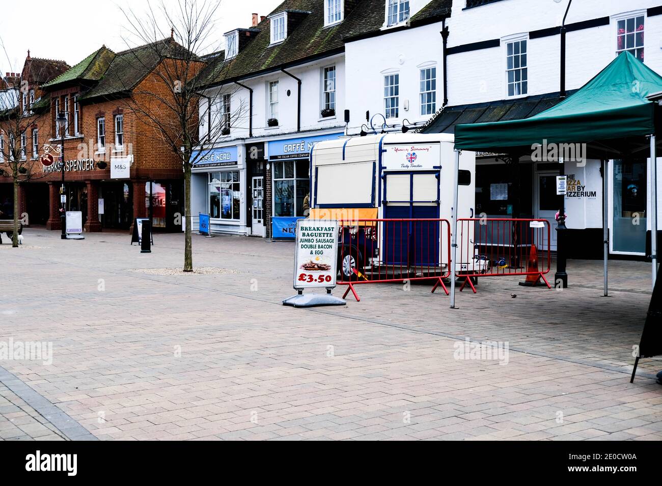 London, Großbritannien, Dezember 31 2020, Leerung der traditionellen High Street ohne Personen während der COVID-19 Tier 4-Sperre Stockfoto