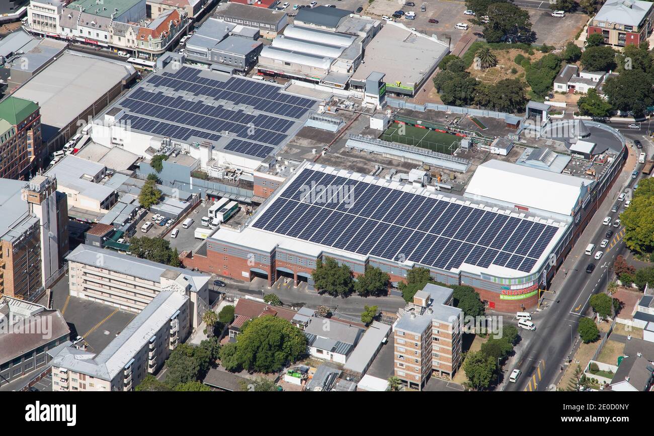 Kapstadt, Westkap, Südafrika - 12.22.2020: Luftaufnahme der Maynard Mall Stockfoto