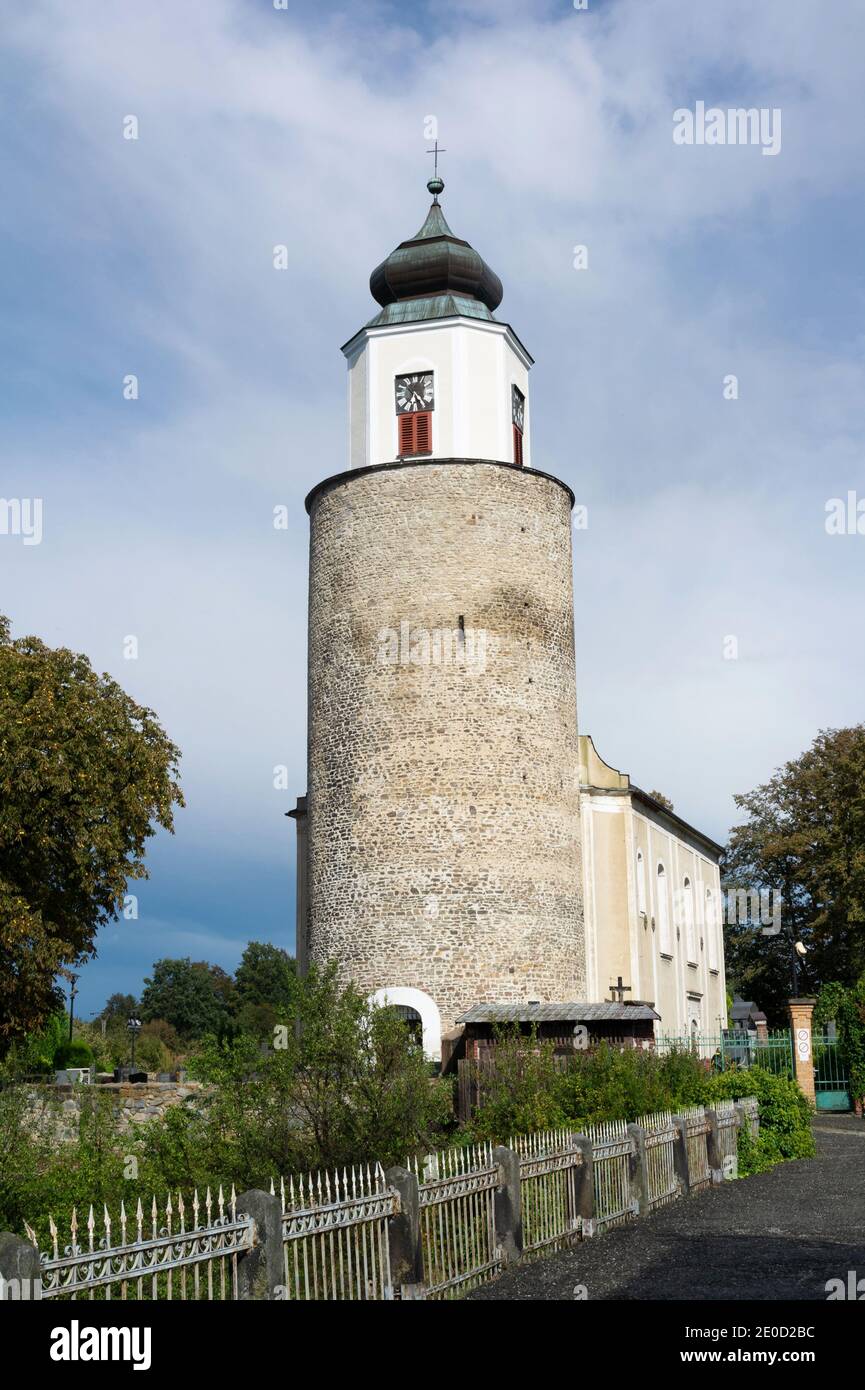 Kirche des heiligen Josef, Zulova, Tschechische Republik / Tschechien - sakrale und religiöse Wahrzeichen und Denkmal. Historischer Glockenturm Stockfoto