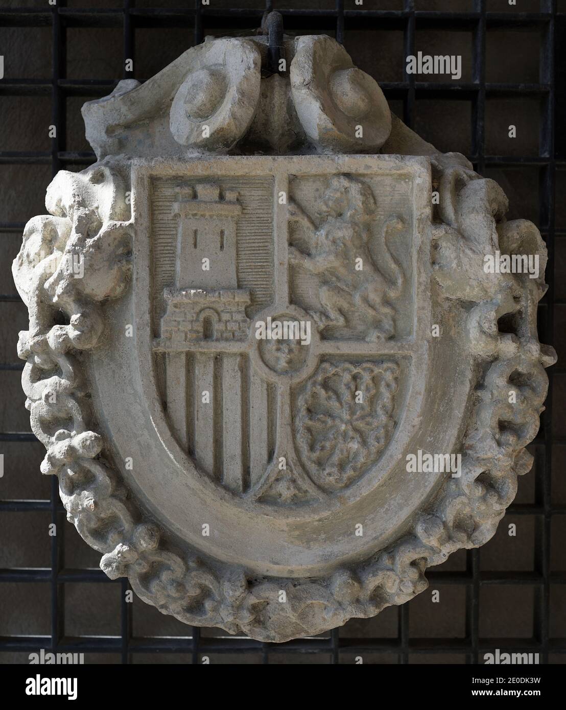Wappen Spaniens. Von La Coruña Match Factory. Galicien, Spanien. Archäologisches und Geschichtsmuseum (Schloss San Anton). A Coruña, Galicien, Spanien. Stockfoto