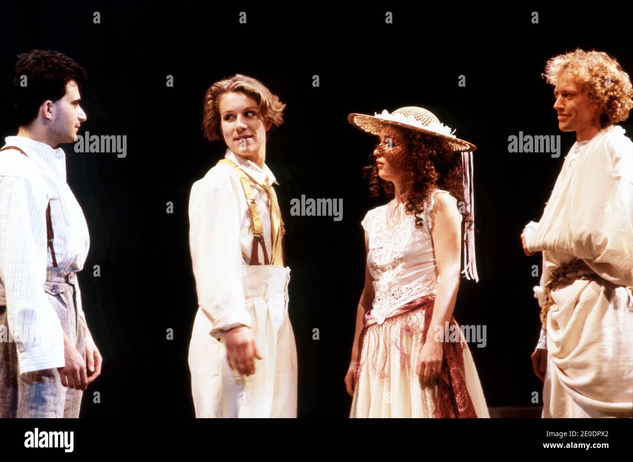 l-r: Roger Hyams (Silvius), Juliet Stevenson (Rosalind), Lesley Manville (Phebe), Hilton McRae (Orlando) in AS YOU LIKE IT von Shakespeare at the Royal Shakespeare Company (RSC),Barbican Theatre, London EC2 12/12/1985 Design: Bob Crowley Beleuchtung: David Hersey Choreographie: Stuart Hopps Regie: Adrian Noble Stockfoto