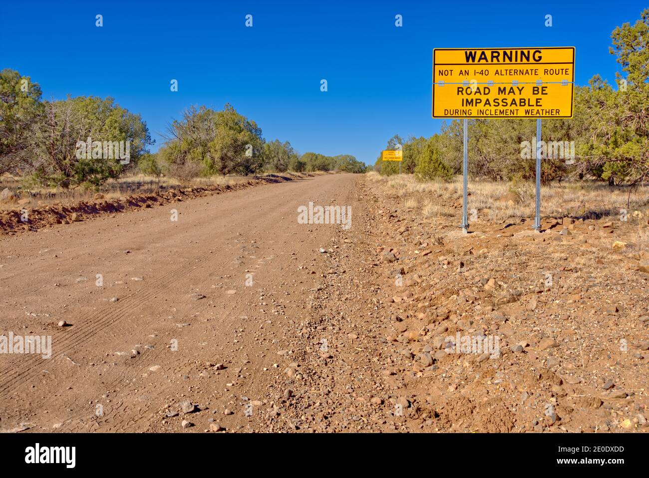 Unpassierbar Warnschild für Route FSR492, auch Drake Road genannt, in der Nähe von Drake Arizona. Gelegen im Prescott National Forest. Stockfoto