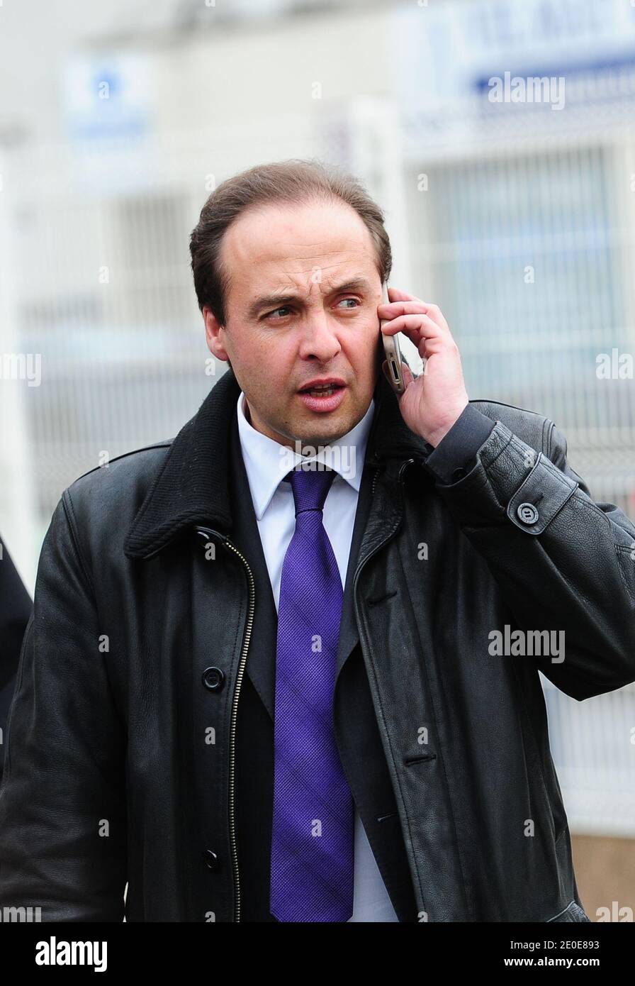Der Bürgermeister von Drancy, Jean-Christophe Lagarde, ist vor dem Wahlkampfbesuch von Nicolas Sarkozy in Drancy, außerhalb von Paris, Frankreich am 10. April 2012 abgebildet. Foto von Mousse/ABACAPRESS.COM Stockfoto