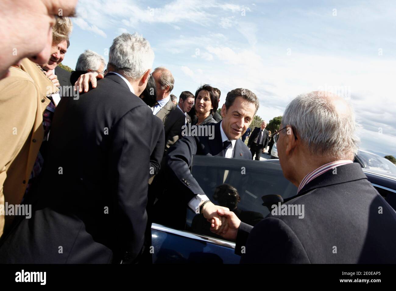 Der amtierende französische Präsident und Kandidat der UMP-Regierungspartei für die Präsidentschaftswahl 2012 Nicolas Sarkozy nimmt am 14. April 2012 an einer Zeremonie im Lager Joffre de Rivesaltes in der Nähe von Perpignan, Südfrankreich, Teil, um den Harkis, den während des Algerienkrieges loyalen algerischen Soldaten Frankreichs, Tribut zu zollen. Foto von Pierre Merimee/Pool/ABACAPRESS.COM Stockfoto