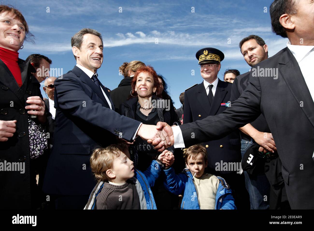 Der amtierende französische Präsident und Kandidat der UMP-Regierungspartei für die Präsidentschaftswahl 2012 Nicolas Sarkozy nimmt am 14. April 2012 an einer Zeremonie im Lager Joffre de Rivesaltes in der Nähe von Perpignan, Südfrankreich, Teil, um den Harkis, den während des Algerienkrieges loyalen algerischen Soldaten Frankreichs, Tribut zu zollen. Foto von Pierre Merimee/Pool/ABACAPRESS.COM Stockfoto