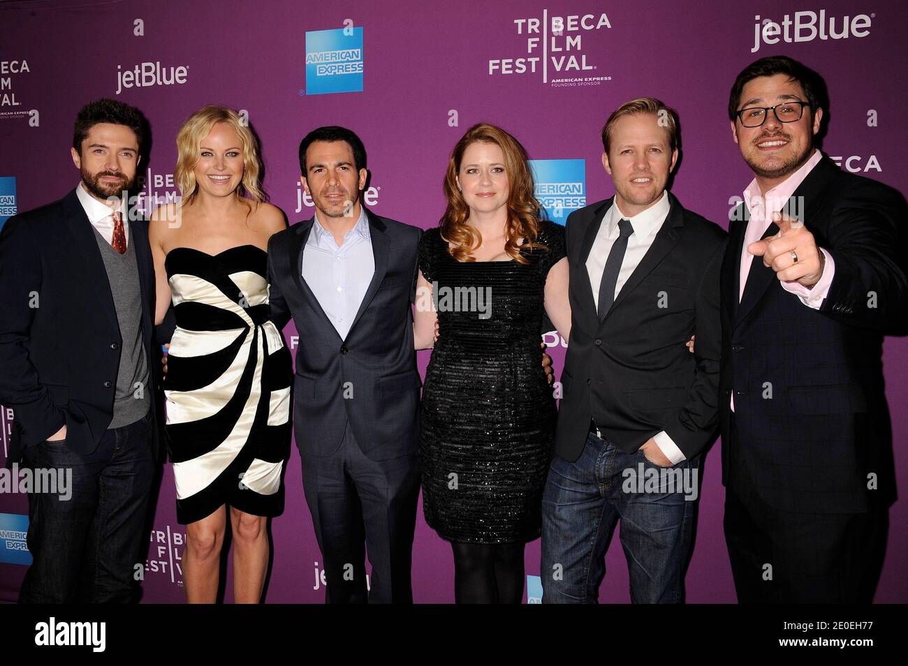 Topher Grace, Malin Akerman, Chris Messina, Jenna Fischer, Lee Kirk und Rich Sommer bei der Premiere von "The Giant Mechanical man" während des Tribeca Film Festivals 2012, das am 23. April 2012 im SVA Theater in New York City, NY, USA, stattfand. Foto von Graylock/ABACAPRESS.COM Stockfoto