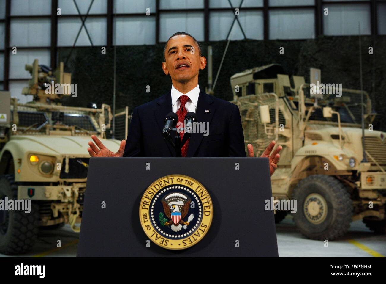 US-Präsident Barack Obama hält während seines Besuchs auf der Bagram Air Base in Kabul, Afghanistan, am 01. Mai 2012 eine Rede an die amerikanischen Truppen zur US-Politik und zum Krieg in Afghanistan. Foto von Kevin Lamarque/Pool/ABACAPRESS.COM Stockfoto