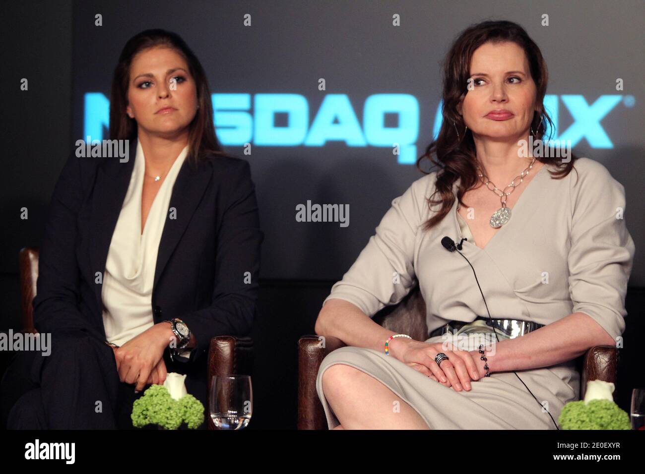 Königin Silvia von Schweden mit ihrer Tochter Prinzessin Madeleine und Schauspielerin Geena Davis bei einer Pressekonferenz über die World Childhood Foundation im Nasdaq-Gebäude in New York City, NY, USA am 9. Mai 2012. Foto von Charles Guerin/ABACAPRESS.COM Stockfoto