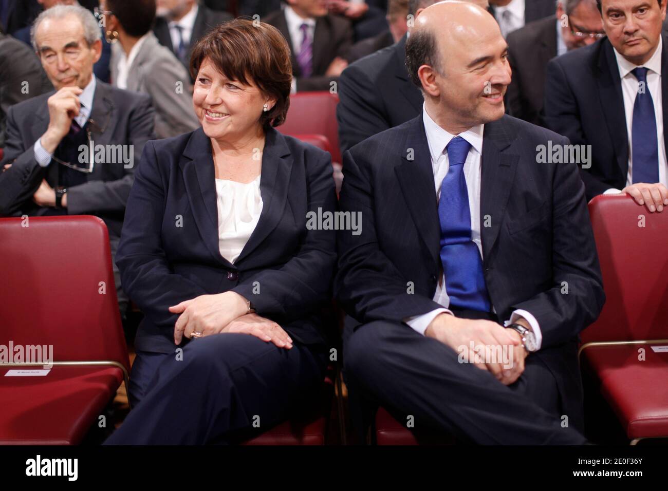 Martine Aubry und Pierre Moscovici werden während einer traditionellen Zeremonie im Pariser Rathaus Frankreich am 15. Mai 2012 nach seiner Investitur dargestellt. Foto von Denis/Pool/ABACAPRESS.COM Stockfoto