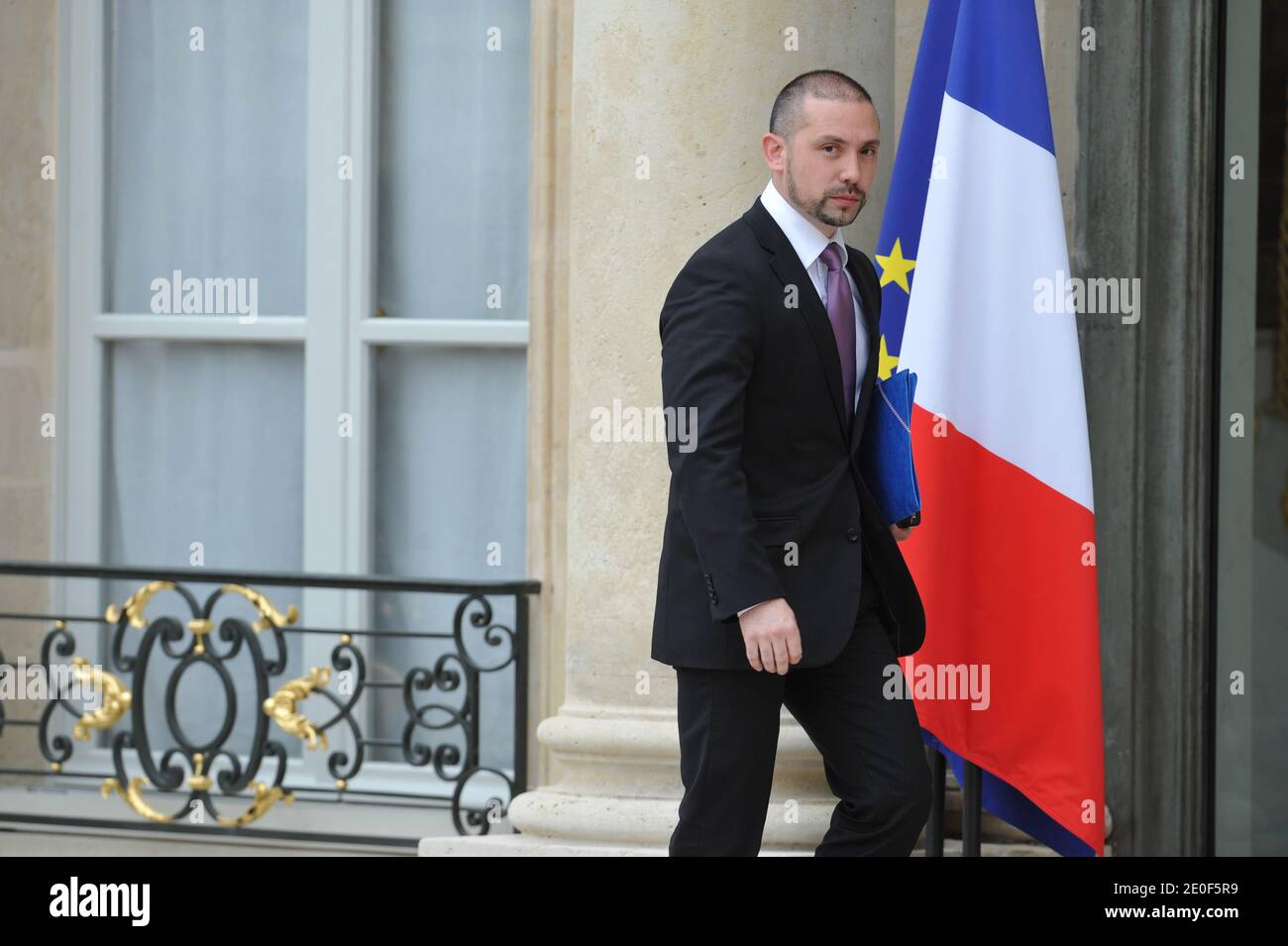 Der Kommunikationsberater des französischen Präsidenten Christian Gravel trifft am 17. Mai 2012 im Präsidentenpalast Elysee in Paris, Frankreich, beim ersten wöchentlichen kabinettsrat der Regierung des französischen Präsidenten Francois Hollande ein. Foto von Nicolas Gouhier/ABACAPRESS.COM Stockfoto
