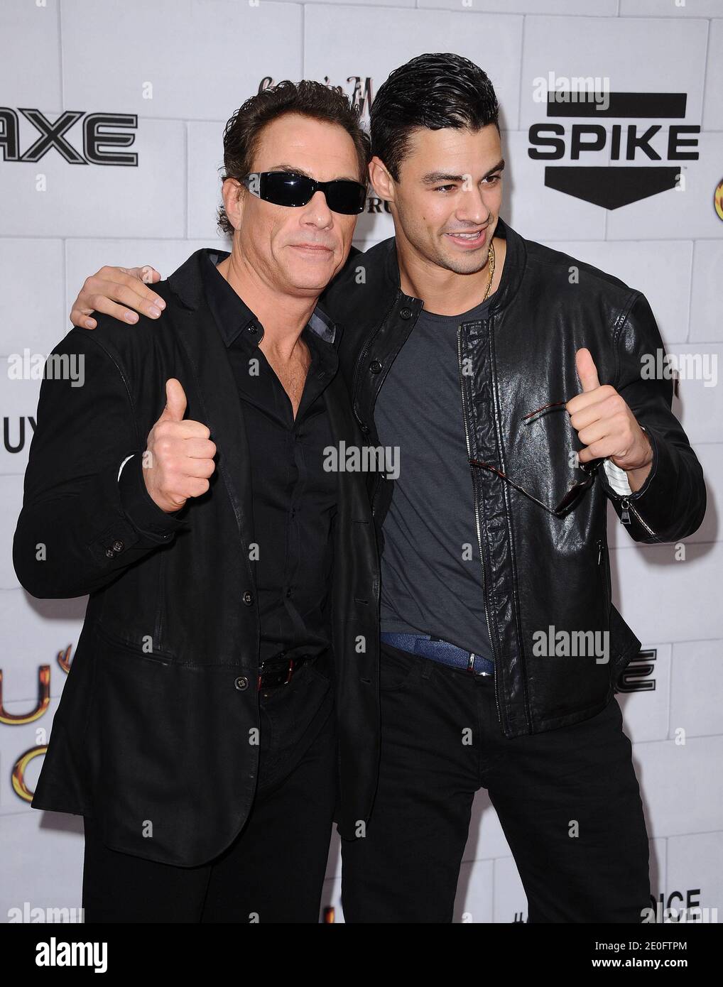 Jean-Claude Van Damme und Kristopher Van Varenberg treffen am 2. Juni 2012 bei den 6. Annual Guys Choice Awards von Spike TV in den Sony Pictures Studios in Los Angeles, CA, USA, ein. Foto von Lionel Hahn/ABACAPRESS.COM Stockfoto