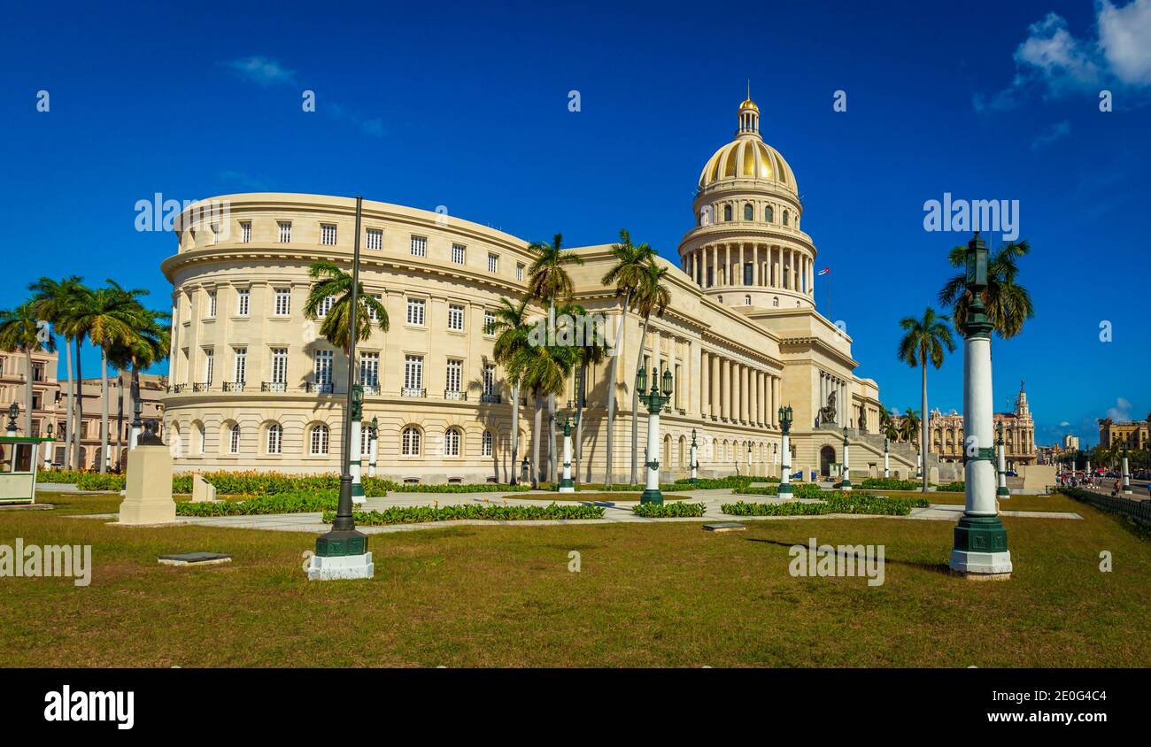 El Capitolio, oder das Kapitolgebäude (Capitolio Nacional de La Habana), ist einer der meistbesuchten Orte in Havanna, der Hauptstadt Kubas Stockfoto