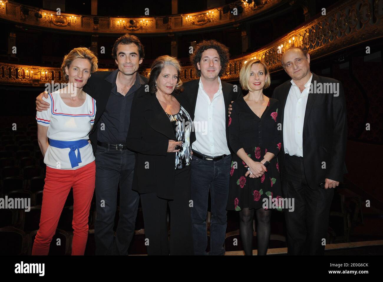 Anna Gavalda, Raphael Enthoven, Francoise Fabian, Guillaume Gallienne, Natalie Dessay und Daniel Mesguich während der Aufnahme der Radiosendung 'Ca peut pas faire de mal', die am 11. Juni 2012 im Pariser Theater de l'Odeon auf France Inter ausgestrahlt wurde. Foto von Nicolas Briquet/ABACAPRESS.COM Stockfoto