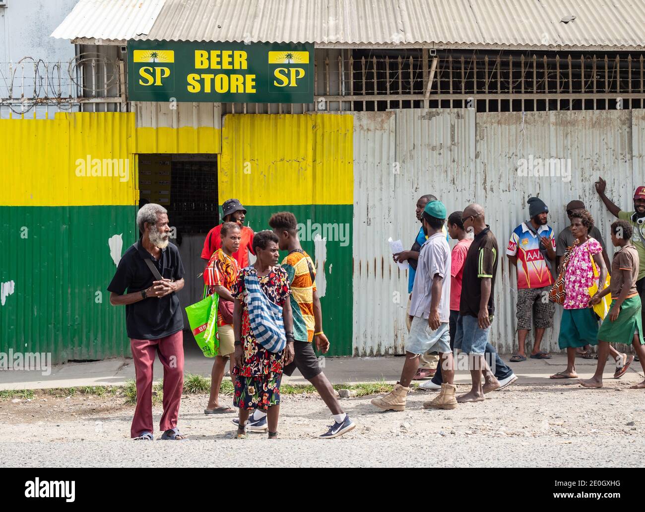 SP Beer Verkaufsstelle in Wewak, der Hauptstadt von East Sepik, Papua-Neuguinea. SP Beer wird von South Pacific Brewery, einer Tochtergesellschaft von Heineken, produziert. Stockfoto