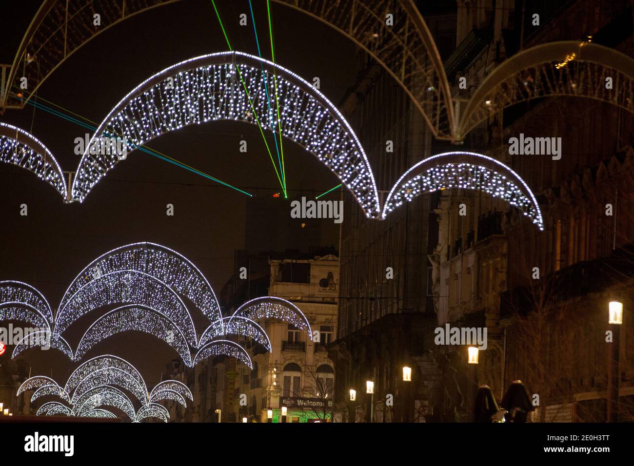 Abbildung Bild zeigt eine Laser-Show zu Silvester feiern, Donnerstag 31 Dezember 2020 in Brüssel. Die Lasershow ersetzt die Traditiona Stockfoto