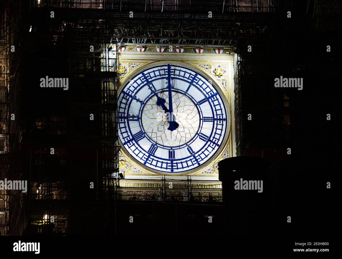 Big Ben um 23 Uhr am 31. Dezember 2020. Dies ist genau der Zeitpunkt, an dem Großbritannien die Übergangsphase beendet und formell die Europäische Union verlässt. Stockfoto