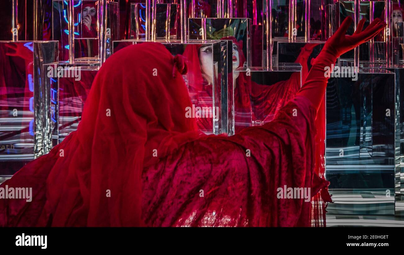 Die Rote Rebellenbrigade geht während des Aussterbens auf die Straße Rebellion protestiert gegen den Klimawandel. Stockfoto