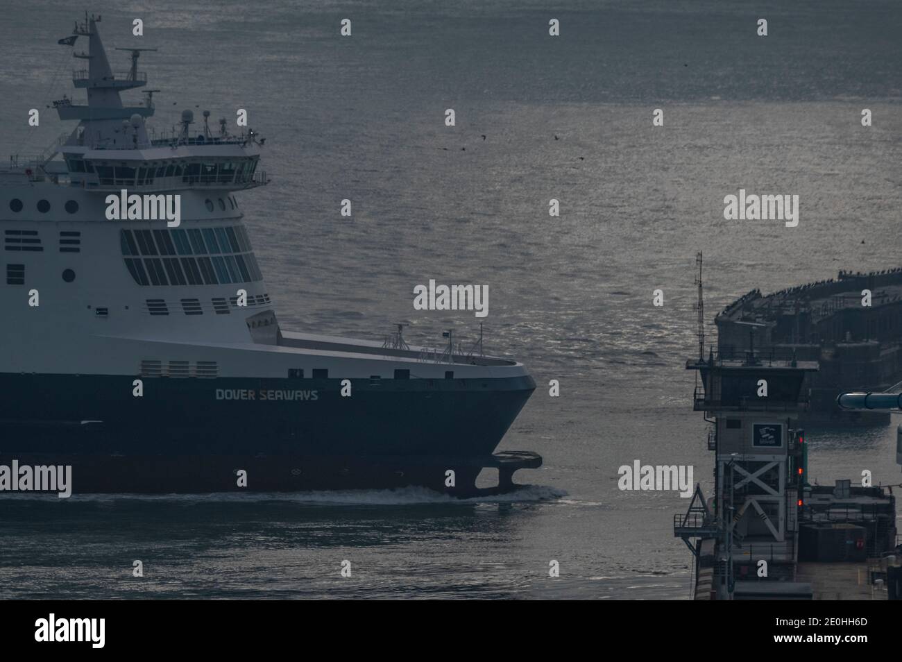 Dover, Großbritannien. Januar 2021. Fähren kommen weitgehend leer an - Neujahr und die Übergangszeit für den Brexit ist vorbei so gelten an der Fährengrenze in Dover neue Regeln. Das Coronavirus stellt eine zusätzliche Herausforderung dar, da alle Reisenden, die den Hafen durchqueren, ebenfalls einen aktuellen Covid-Test haben müssen. Dies ist ein Ergebnis der meisten von England nicht in Tier 4. Kredit: Guy Bell/Alamy Live Nachrichten Stockfoto