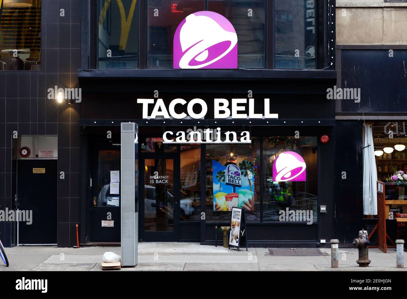 Taco Bell Cantina, 545 Sixth Ave, New York, NYC Foto von einer Fast-Food-Kette im Viertel Chelsea. Stockfoto