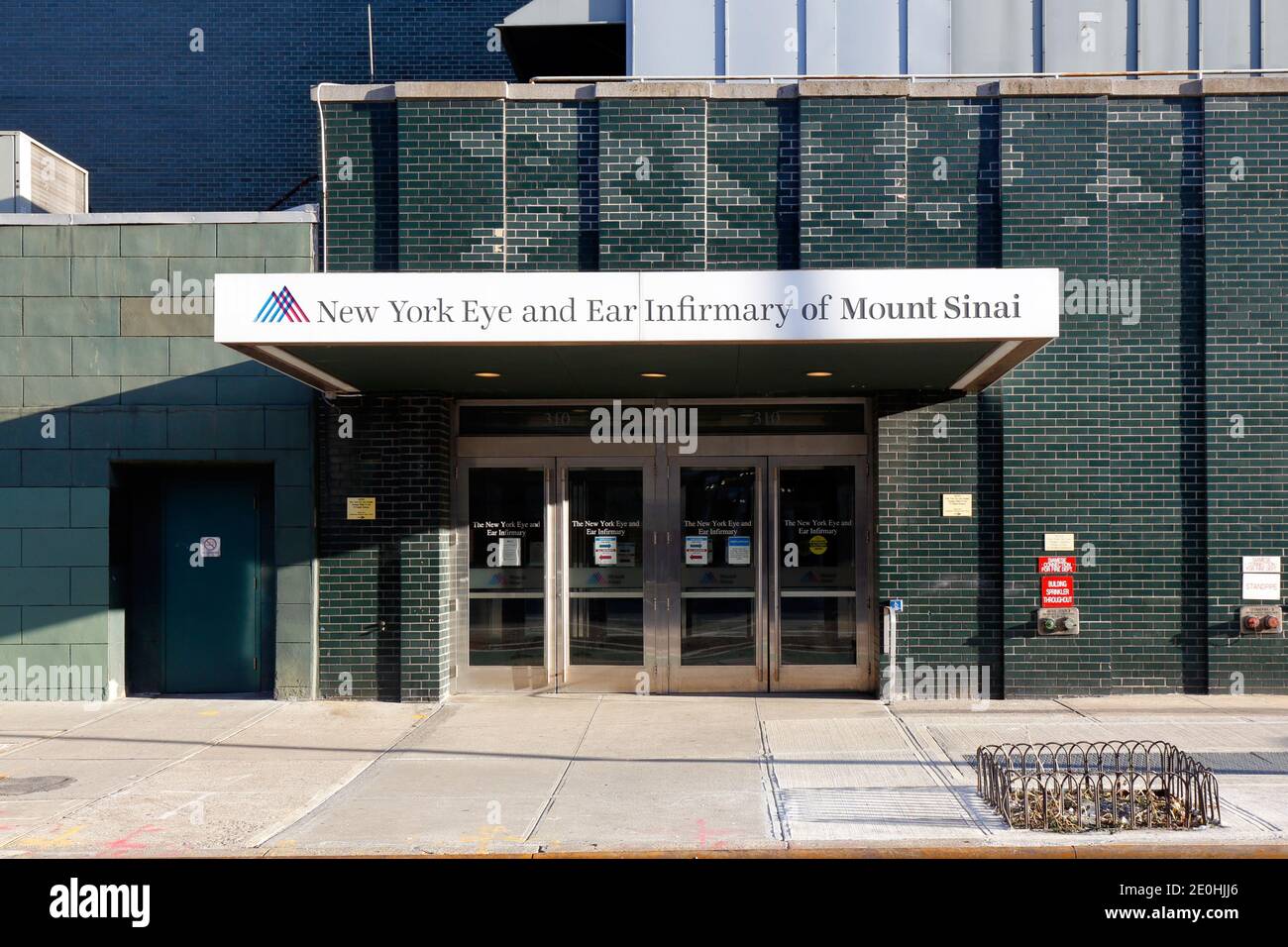 New York Auge und Ohr Krankenstation des Mount Sinai, New York, NYC Schaufenster Foto eines Krankenhauses spezialisiert auf Augen, Ohr, Nase und Kehle Pflege Stockfoto