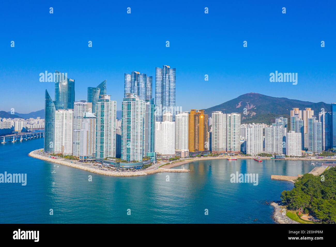 BUSAN, KOREA, 30. OKTOBER 2019: Wolkenkratzer der Marine-Stadt in Busan, Republik Korea Stockfoto