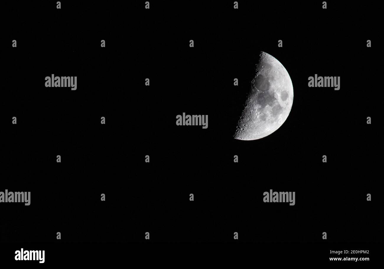 Halbmond in einer klaren Nacht Stockfoto