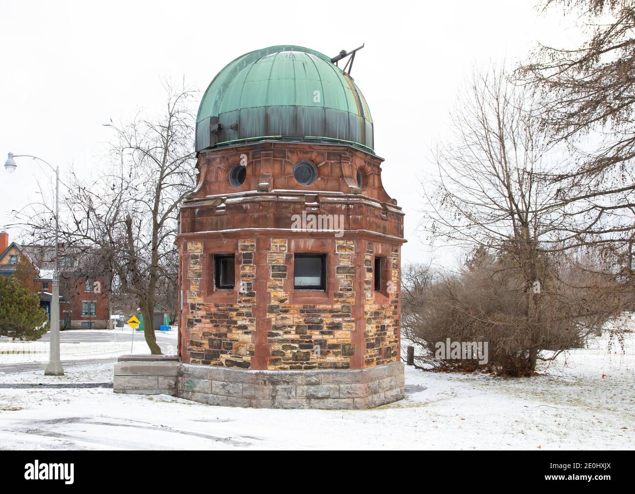 Foto Äquatorialgebäude, ein kulturelles Erbe an einem Wintertag in Ottawa, Kanada Stockfoto