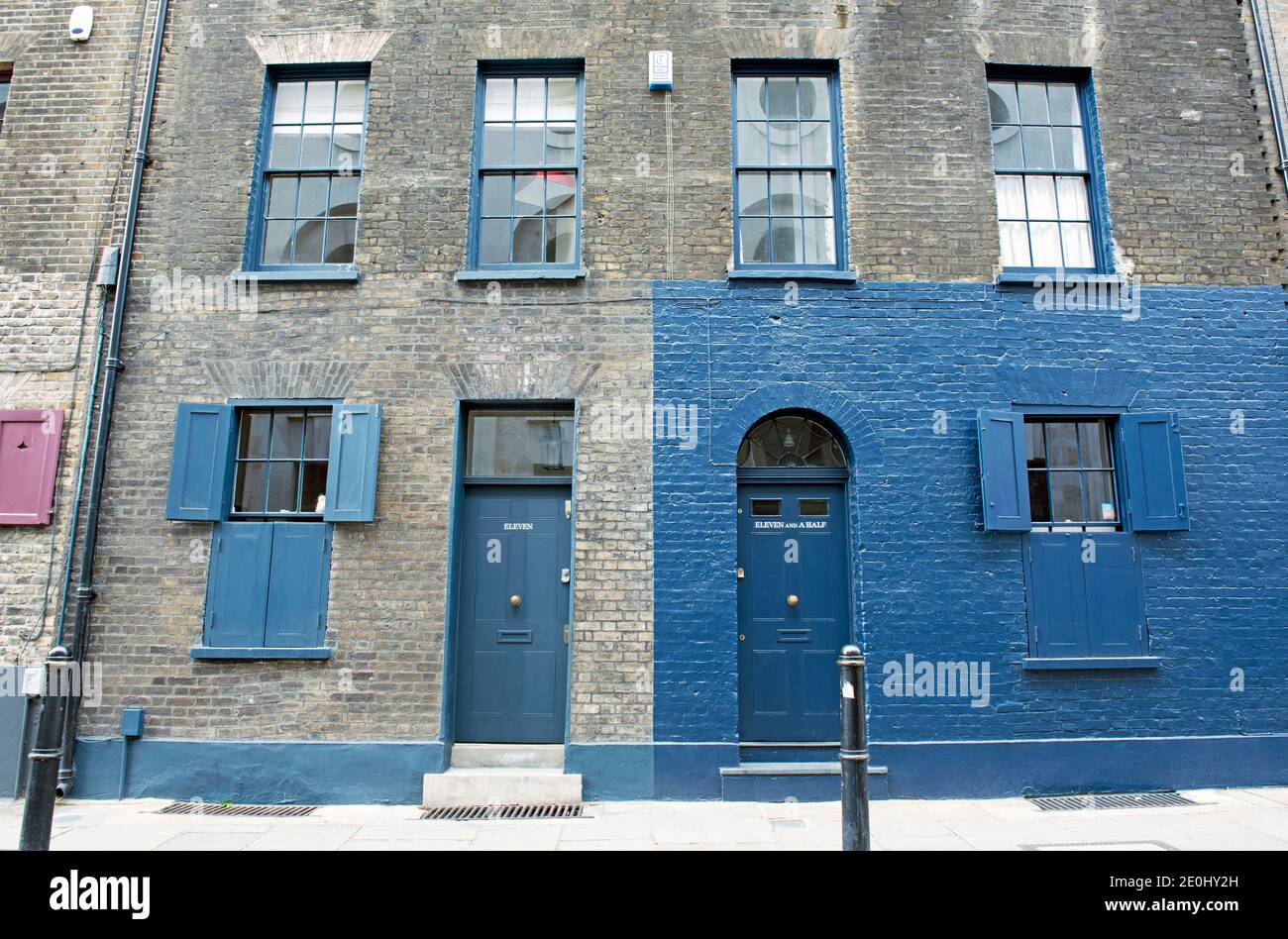 Georgian Stadt Häuser Zahlen Eleven und Eleven und eine Hälfte Fournier Street, Spitalfields London Borough of Tower Hamlets Stockfoto