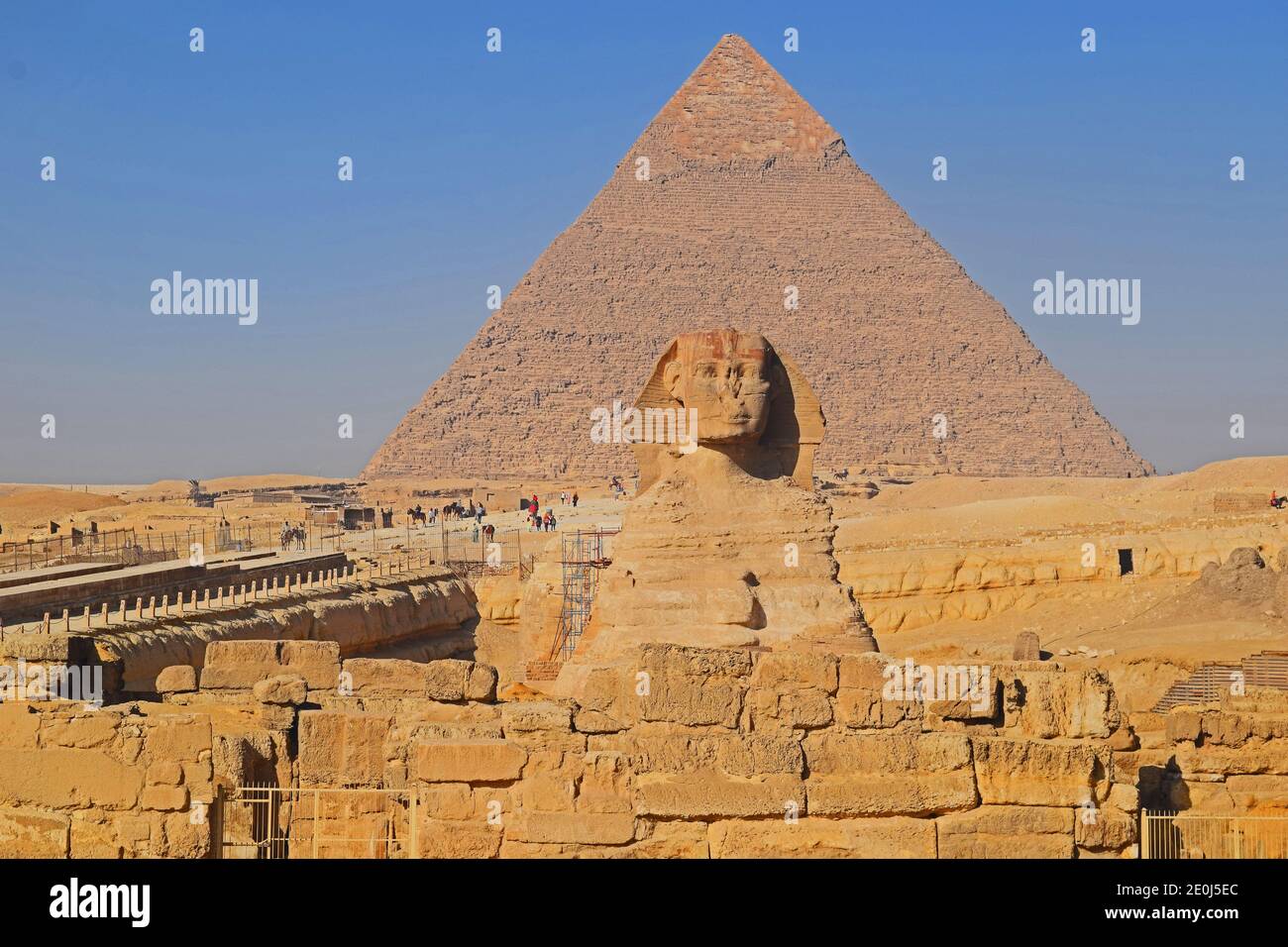Große Sphinx & Khepre Pyramide Stockfoto