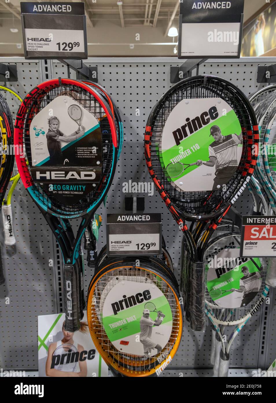 Tennisschläger zum Verkauf, Dick's Sporting Goods, Columbia Mall, Kennewick, Washington Sate, USA Stockfoto