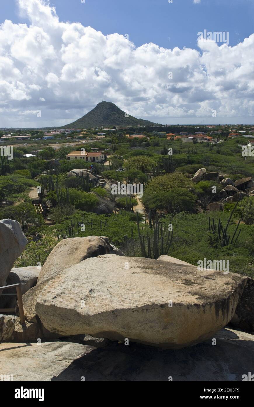 Die Casibari Rock Formation ist eine Gruppe von riesigen Tonalitgesteinen in der Nähe von Hooiberg, Aruba. Stockfoto