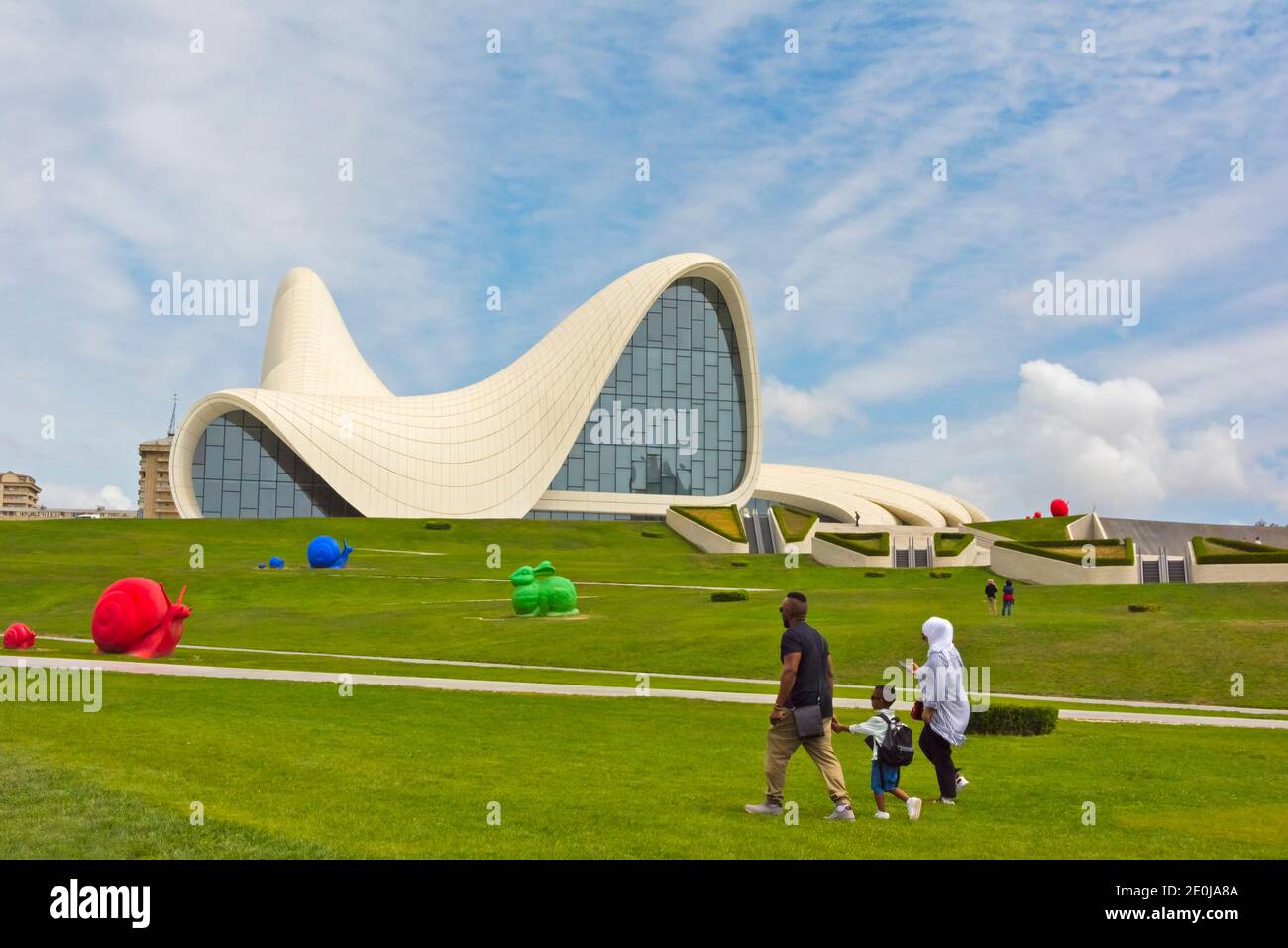 Heydar Aliyev Center entworfen von irakisch-britischen Architekten Zaha Haid, berühmt für seine unverwechselbare Architektur und fließenden, geschwungenen Stil, der Shar vermeidet Stockfoto