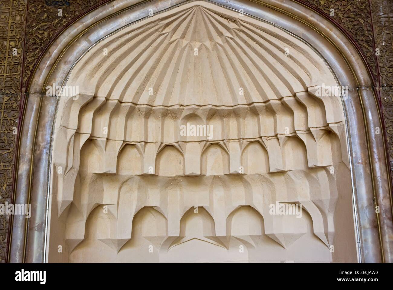 Geometrische Inneneinrichtung im Inneren der zentralen Moschee (Blaue Moschee) von Jerewan, Armenien Stockfoto