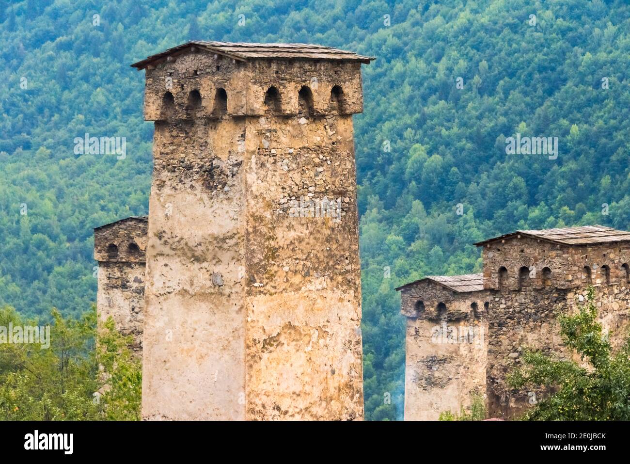 Mittelalterliche Wachtürme der Häuser von Swan im Kaukasus, Mestia, Svaneti Region, Georgien Stockfoto