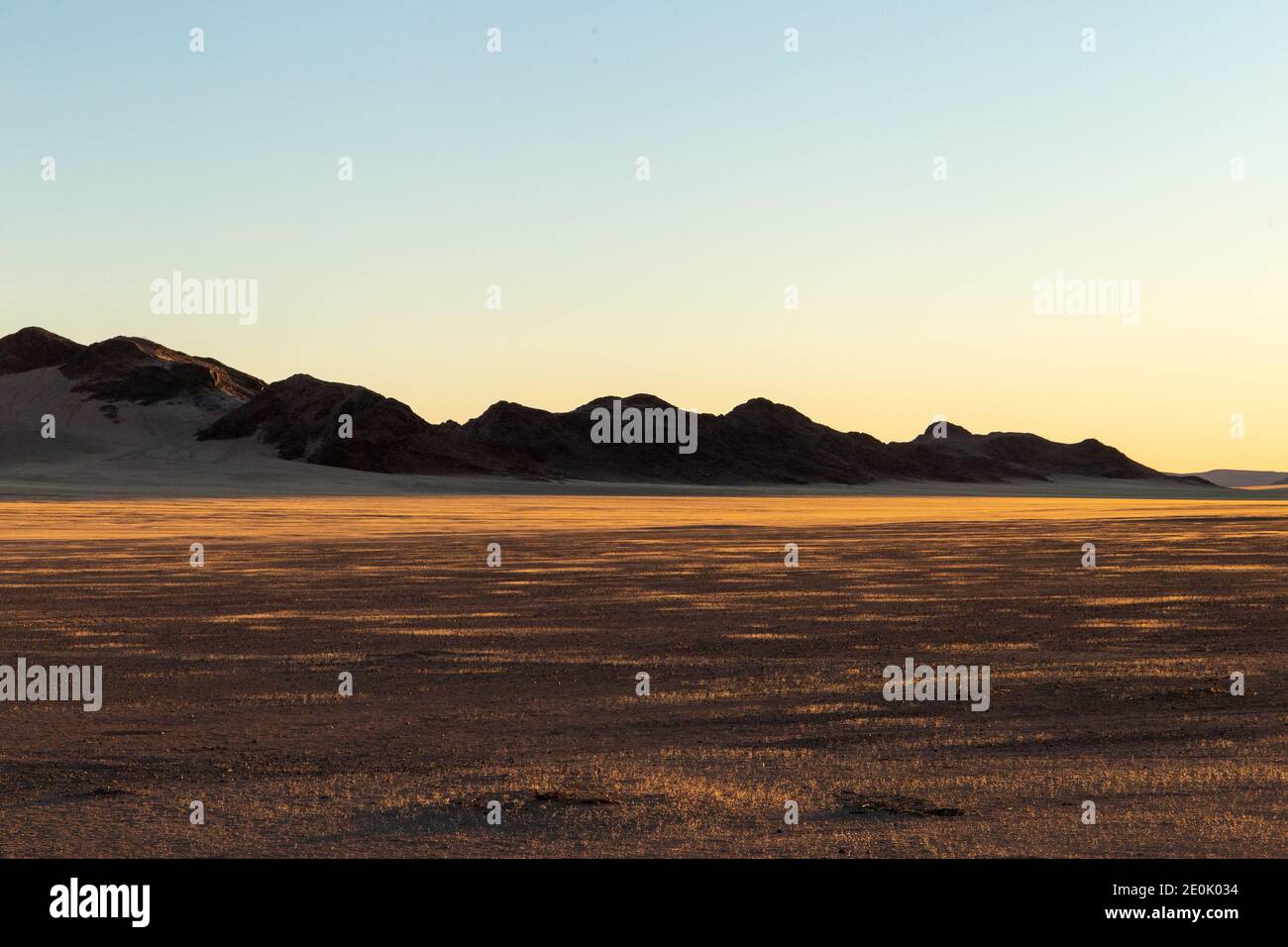 Heller Sonnenuntergang in der naukluft Wüste Stockfoto