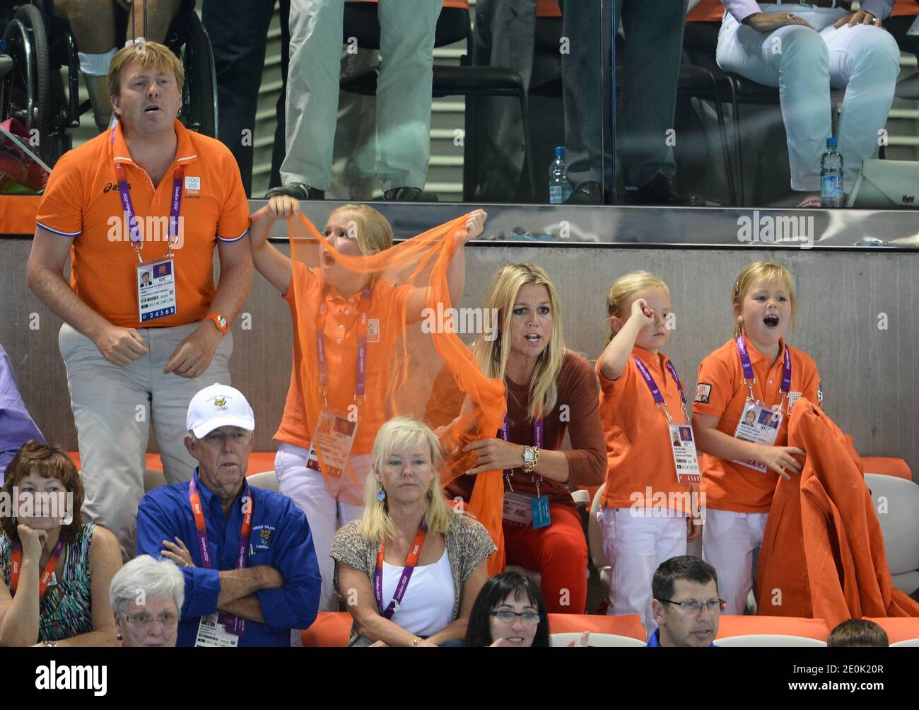 Prinz Willem-Alexander, Prinzessin Maxima und ihre Töchter besuchen das Schwimmfinale im Aquatics Centre während der Olympischen Spiele 2012 in London am 28. Juli 2012. Foto von Guibbaud/Gouhier/JMP/ABACAPRESS.COM Stockfoto