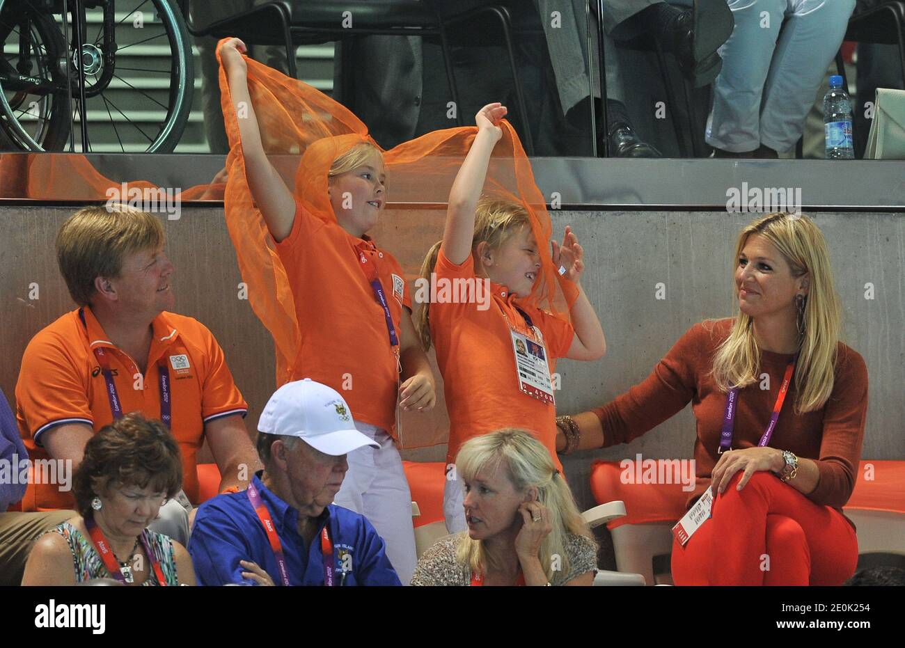 Prinz Willem-Alexander, Prinzessin Maxima und ihre Töchter besuchen das Schwimmfinale im Aquatics Centre während der Olympischen Spiele 2012 in London am 28. Juli 2012. Foto von Guibbaud/Gouhier/JMP/ABACAPRESS.COM? Stockfoto