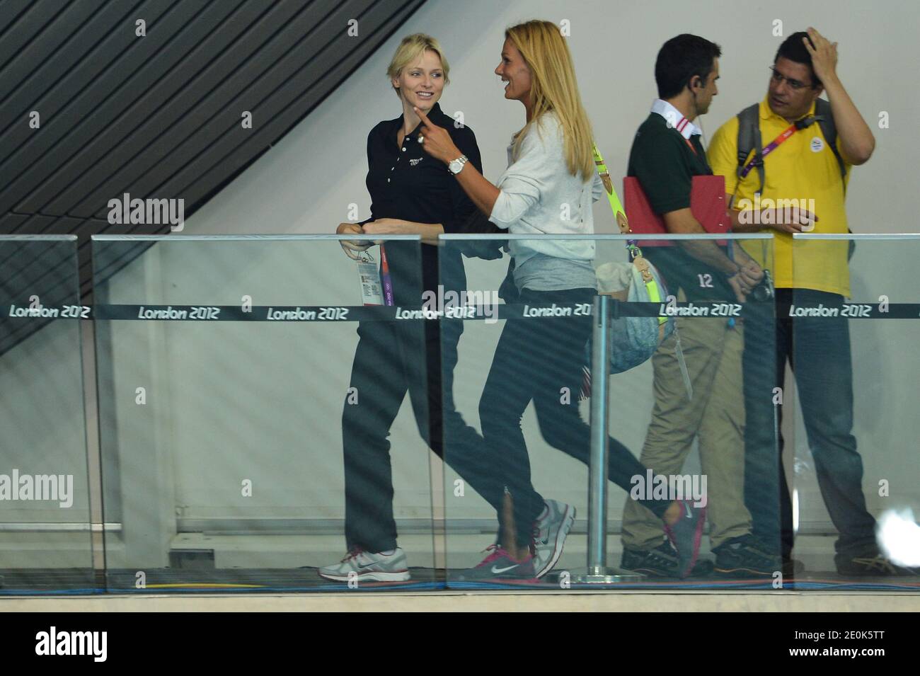 Prinzessin Charlene von Monaco und Franziska van Almsick nehmen am 1. August 2012 an der Schwimmfinalsitzung im Wassersportzentrum während der Olympischen Spiele 2012 in London, Großbritannien, Teil. Foto von Gouhier-Guibbaud-JMP/ABACAPRESS.COM Stockfoto