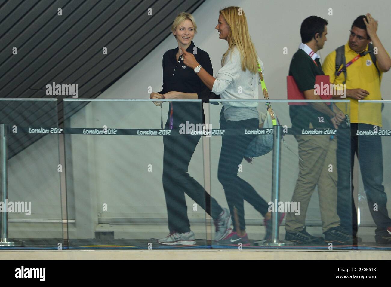 Prinzessin Charlene von Monaco und Franziska van Almsick nehmen am 1. August 2012 an der Schwimmfinalsitzung im Wassersportzentrum während der Olympischen Spiele 2012 in London, Großbritannien, Teil. Foto von Gouhier-Guibbaud-JMP/ABACAPRESS.COM Stockfoto