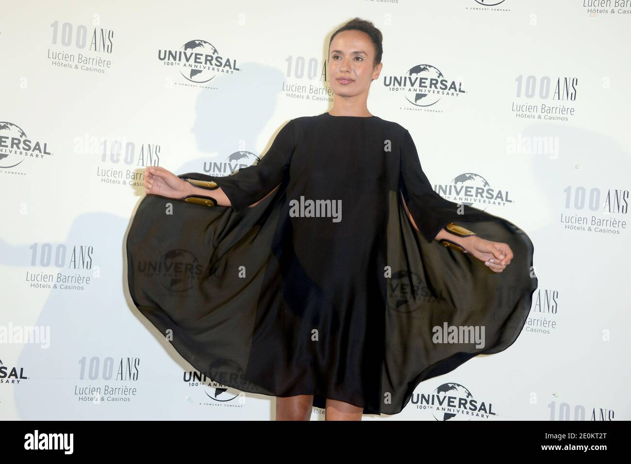 Amelle Chahbi nahm an der Party "100 Jahre Universal und Lucien Barriere" Teil, die am 1. September 2012 im Hotel Royal Barriere während des 38. Deauville American Film Festival in Deauville, Frankreich, stattfand. Foto von Nicolas Briquet/ABACAPRESS.COM Stockfoto