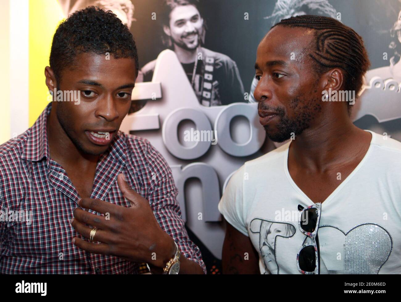 ETG's Sydney Govou und OL's Michel Bastos beim 6. 'Foot Concert', organisiert von der Huntington Avenir Association, im September 10,2012 im Palais des Sports in Lyon, Frankreich. Foto von Vincent Dargent/ABACAPRESS.COM Stockfoto