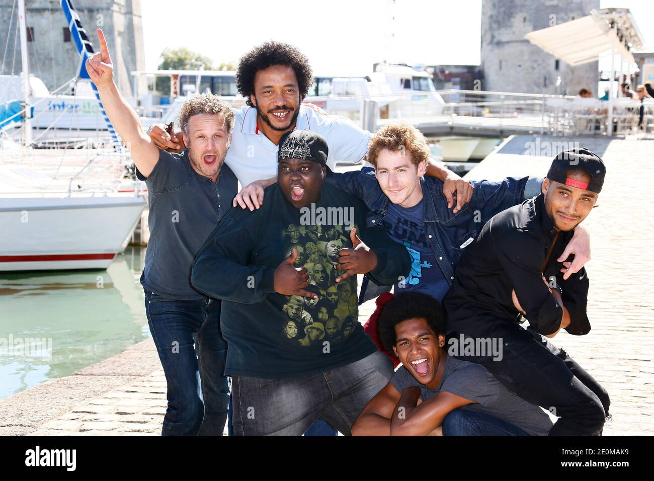 Issa Doumbia,Alexandre Achdjian, Nassim Si Hamed, Pauly Pablo, Tristan Aurouet für "Les Lascars", die am 15. September 2012 am 14. Festival der Fernsehliteratur in La Rochelle, Frankreich, teilnahmen. Foto von Patrick Bernard/ABACAPRESS.COM Stockfoto